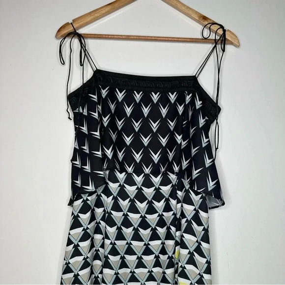 CAARA Frenta Ombré’ Geo Popover Midi Dress Size Large - Picture 4 of 10